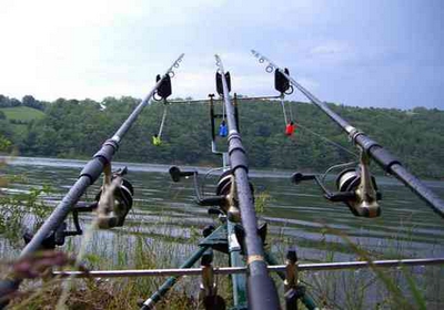 Rod pod et piques pour supporter les cannes à pêche